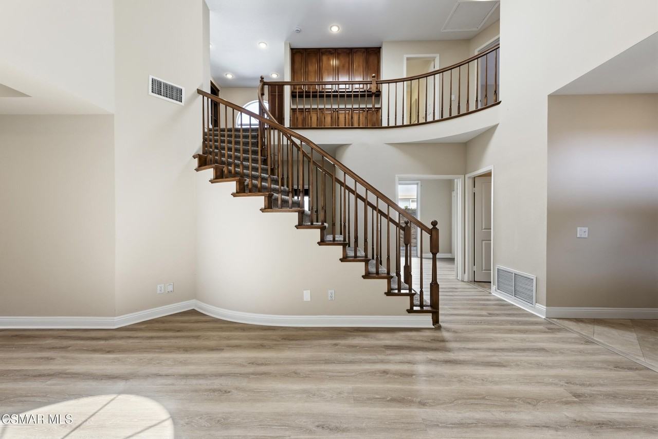 1811 Fox Springs Circle - Photo 5 of 40