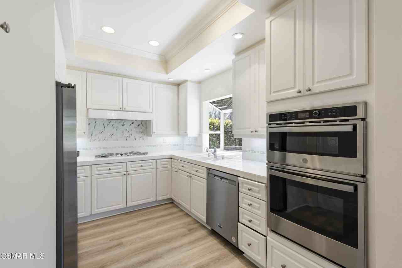 1811 Fox Springs Circle - Photo 6 of 40