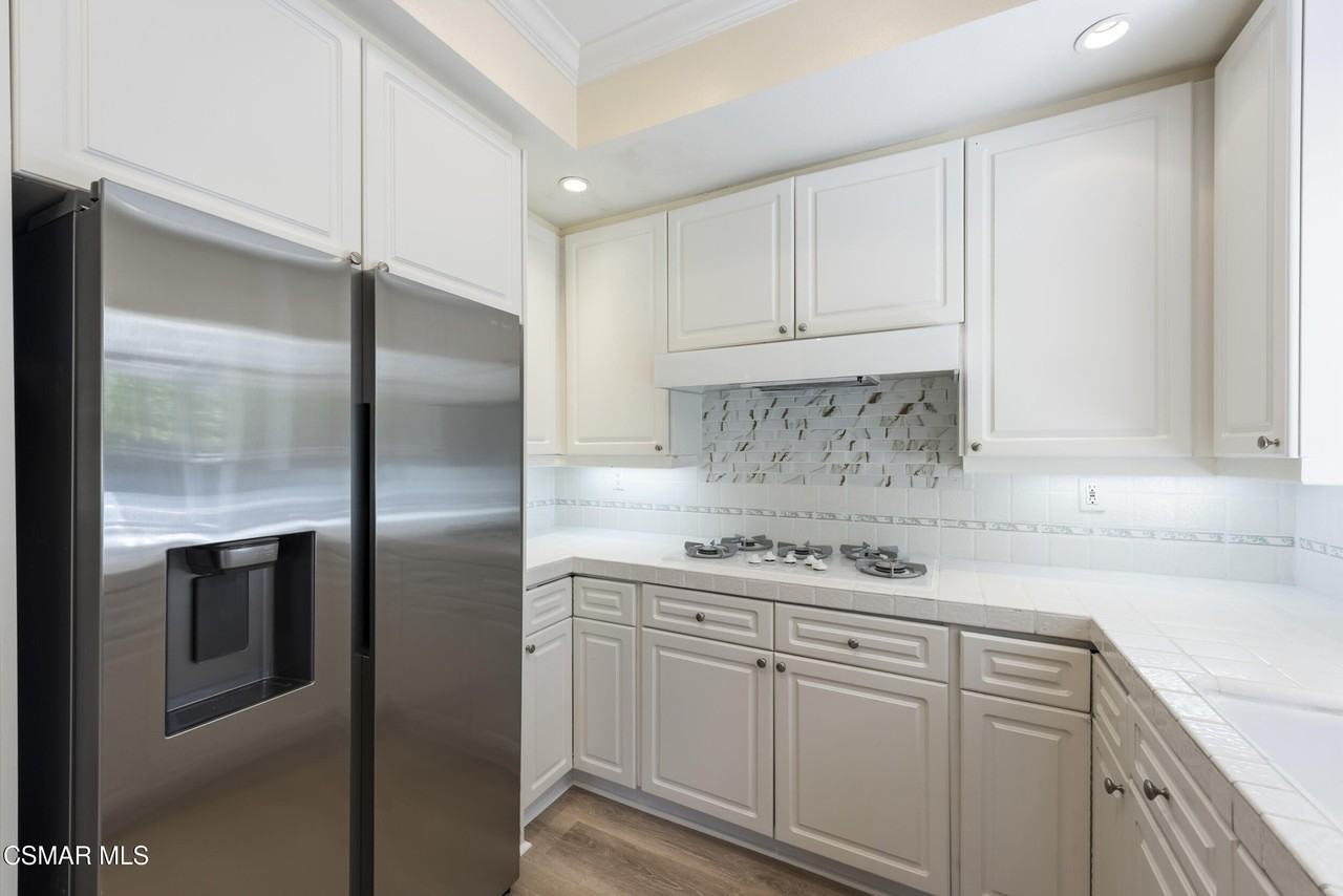 1811 Fox Springs Circle - Photo 7 of 40