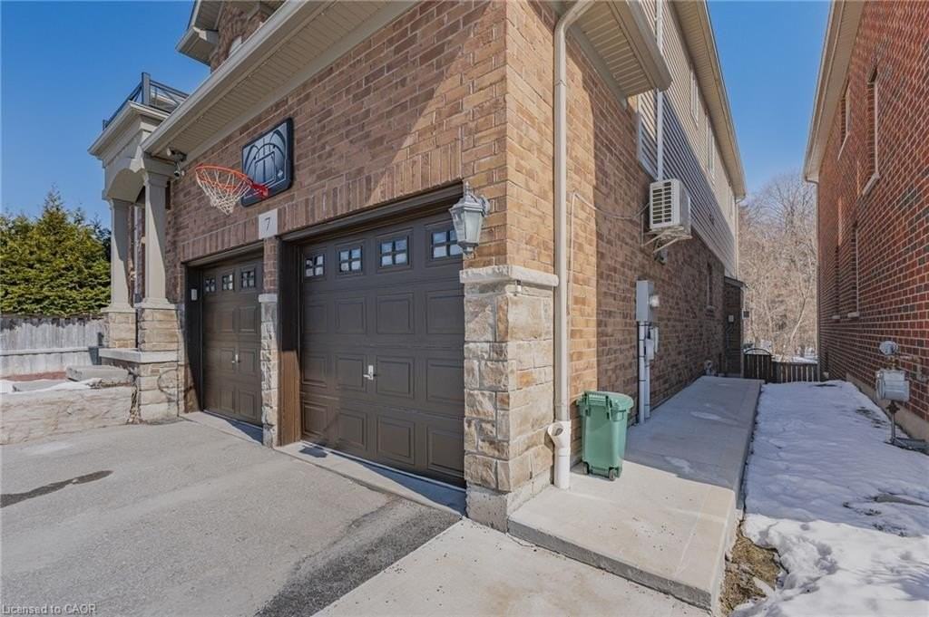 7 South Creek Drive Lower - Photo 3 of 36