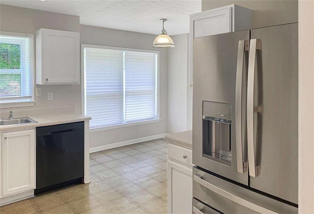 2550 Plymouth Way - Photo 3 of 10