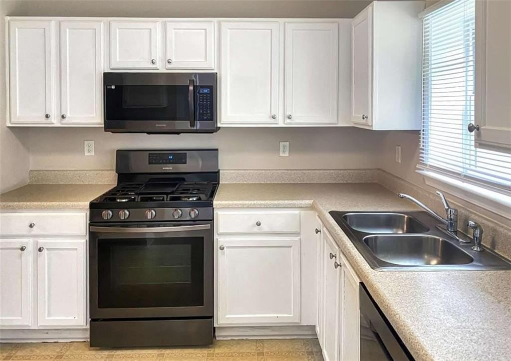 2550 Plymouth Way - Photo 4 of 10