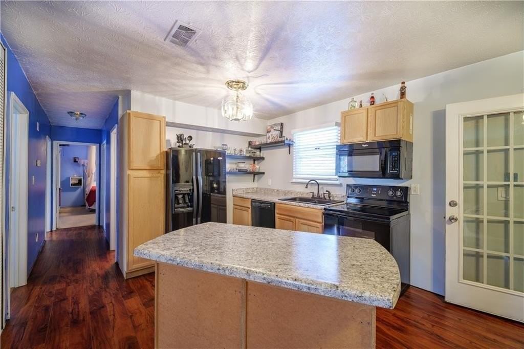 2818 Kensington Way - Photo 5 of 14