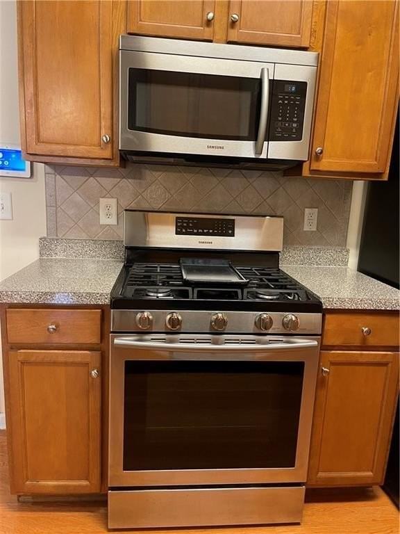 981 Brownstone Ln #17 - Photo 5 of 50