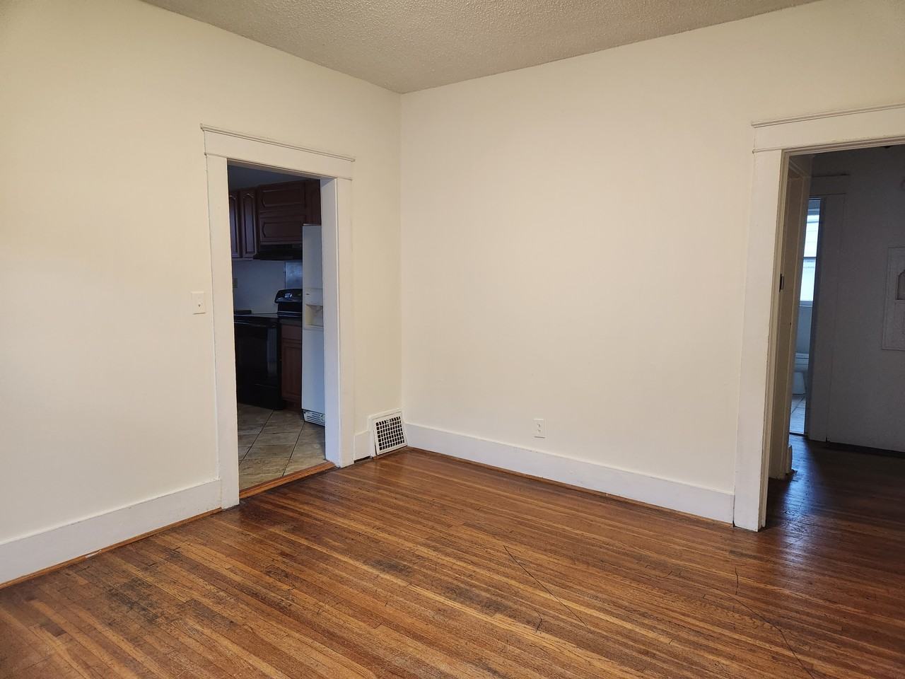 416 10th Avenue South - Photo 3 of 16