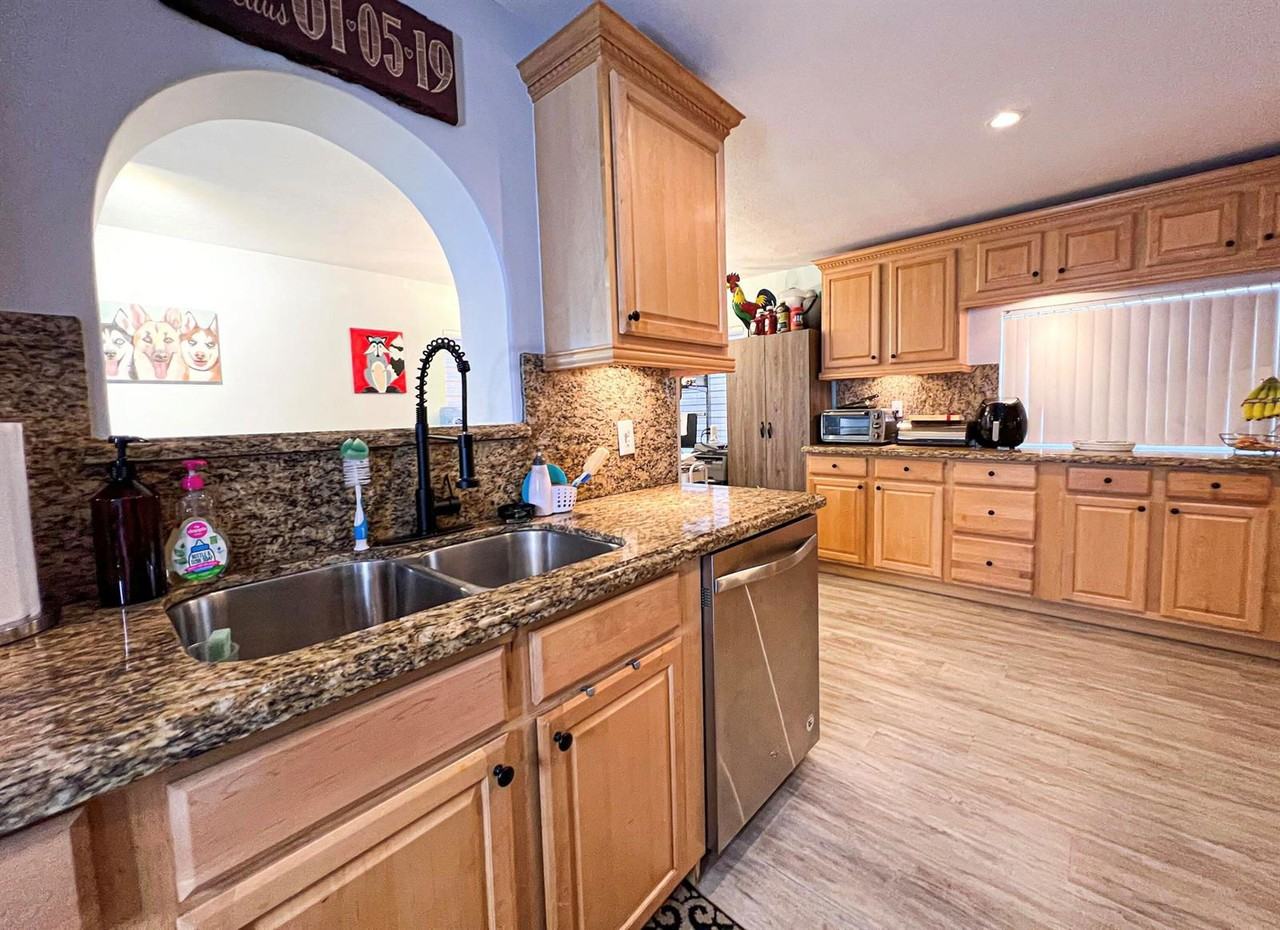 8912 Sw 6th St - Photo 2 of 8