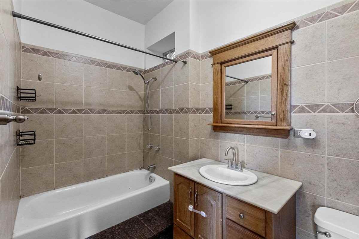 3401 W Armitage Ave #3E - Photo 7 of 10