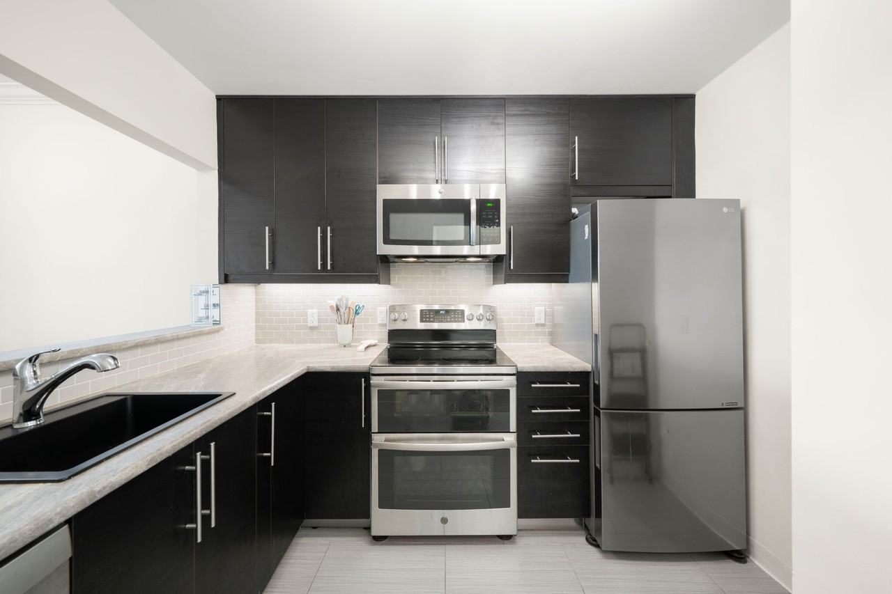 630 Roche Point Drive #317 - Photo 5 of 18