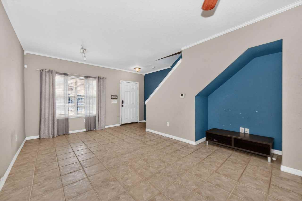 Plantation Cove Dr - Photo 2 of 17