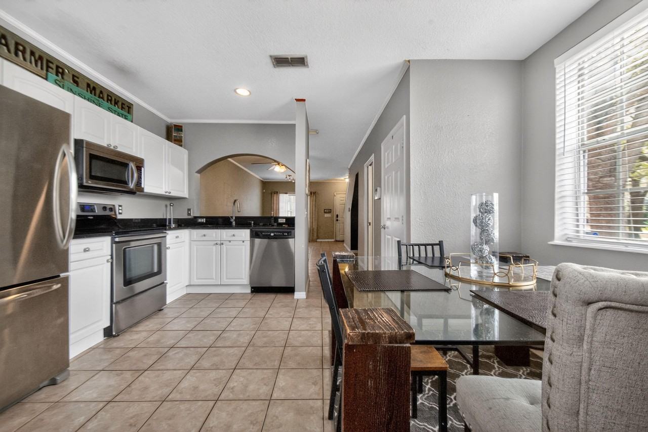 Plantation Cove Dr - Photo 5 of 17