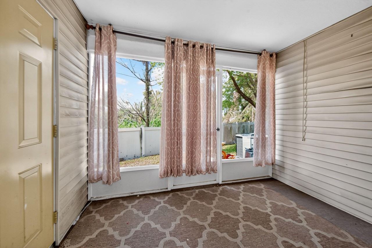 Plantation Cove Dr - Photo 6 of 17