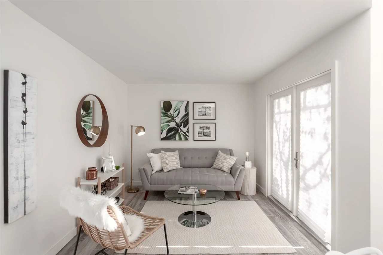 488 Jackson Ave - Photo 5 of 17