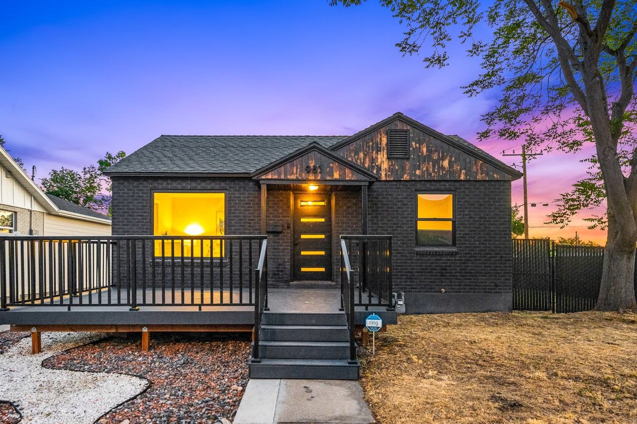 983 N Poinsettia Dr - Photo 2 of 40