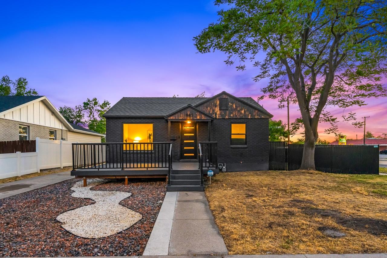 983 N Poinsettia Dr - Photo 3 of 40