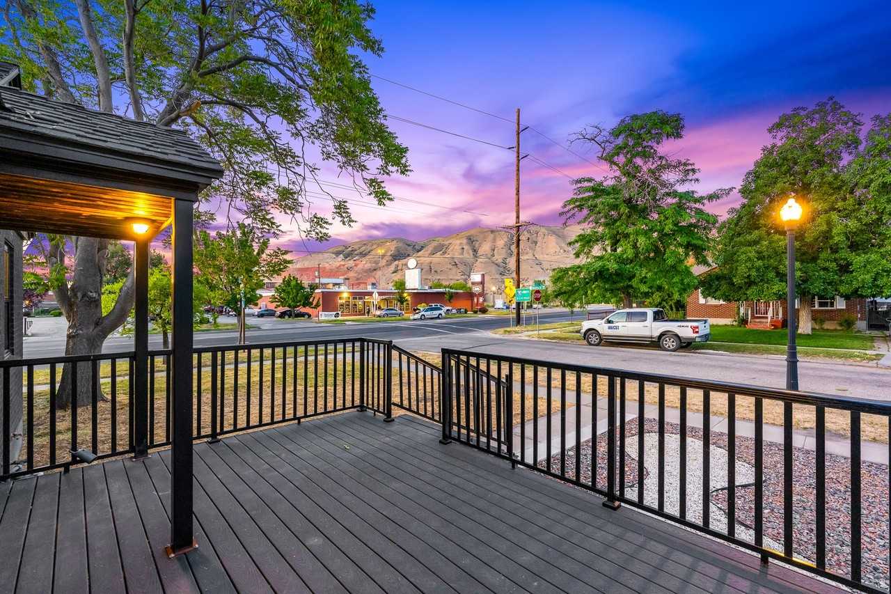 983 N Poinsettia Dr - Photo 5 of 40