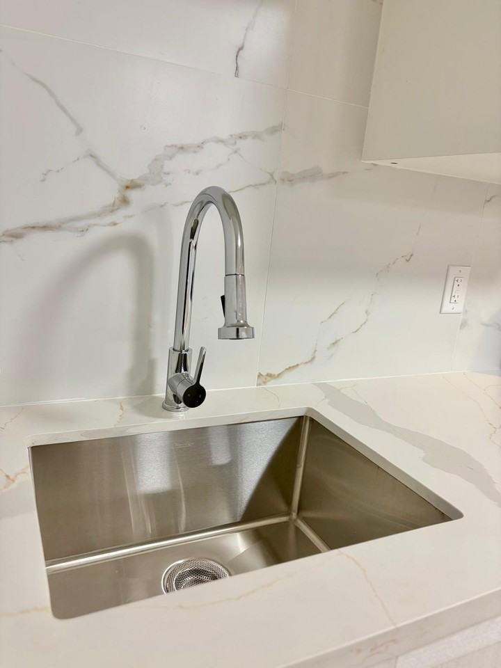 17 Belgravia Avenue - Photo 3 of 25