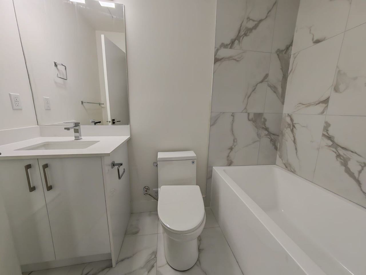 15739 Fraser Highway #203 - Photo 2 of 11