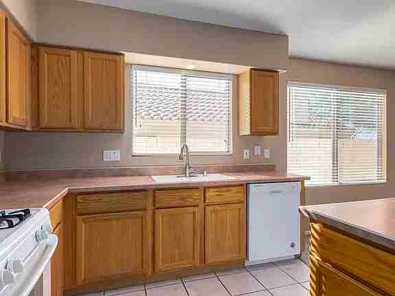 11087 North Desert Flower Drive - Photo 3 of 25