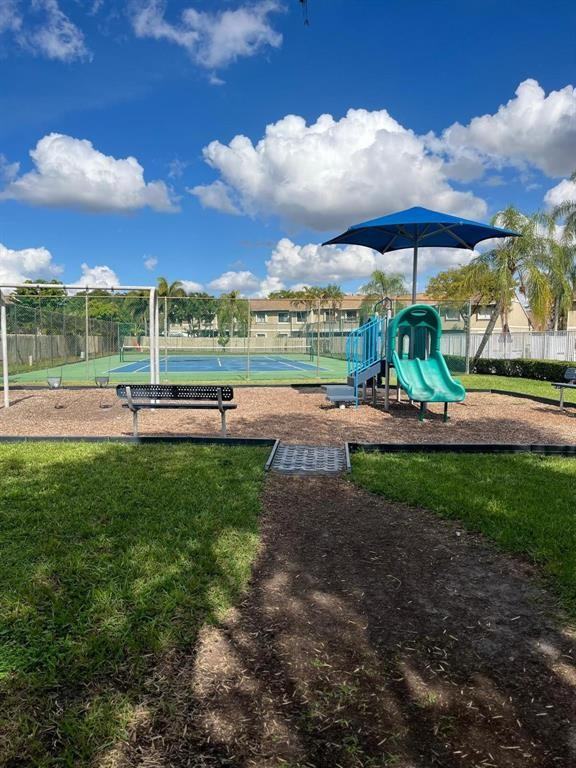 3573 Nw 111th Ter - Photo 4 of 21