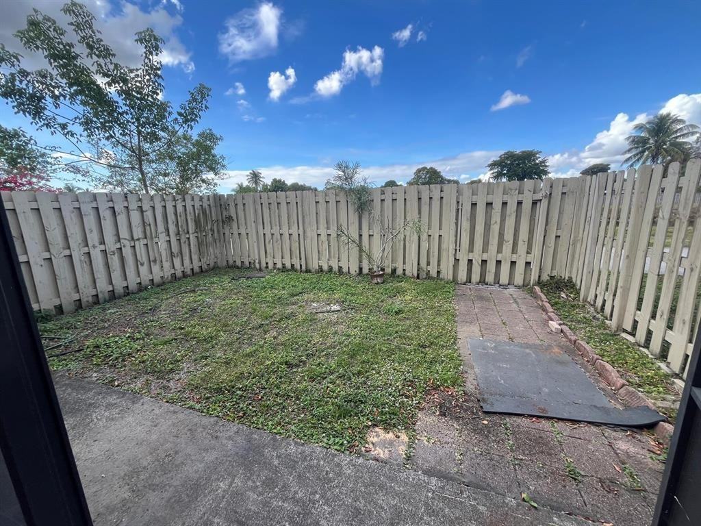 3573 Nw 111th Ter - Photo 6 of 21