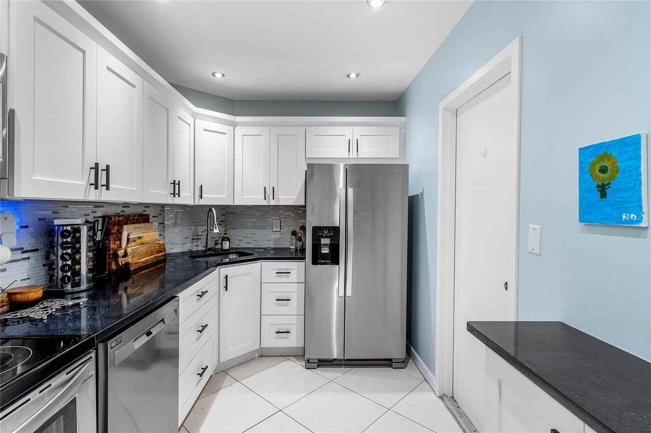 3111 Oakland Shores Dr - Photo 3 of 31