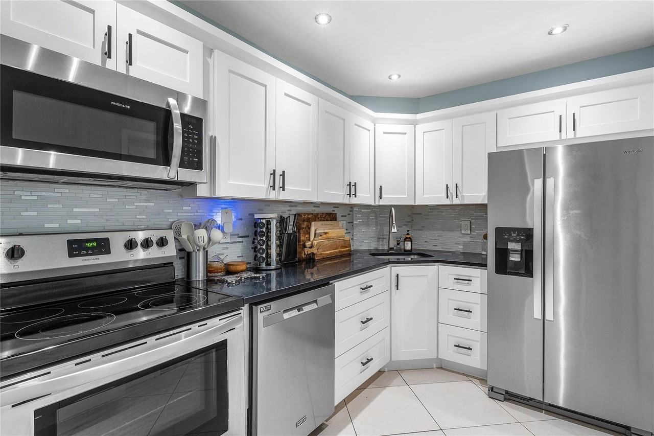 3111 Oakland Shores Dr - Photo 4 of 31