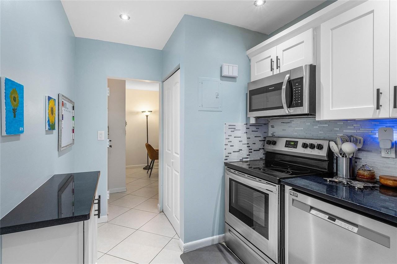 3111 Oakland Shores Dr - Photo 5 of 31