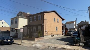 featured image of 105 E 22nd St