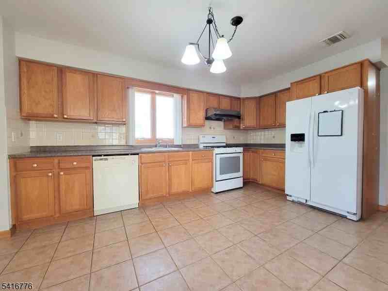 430 Elm St - Photo 2 of 14