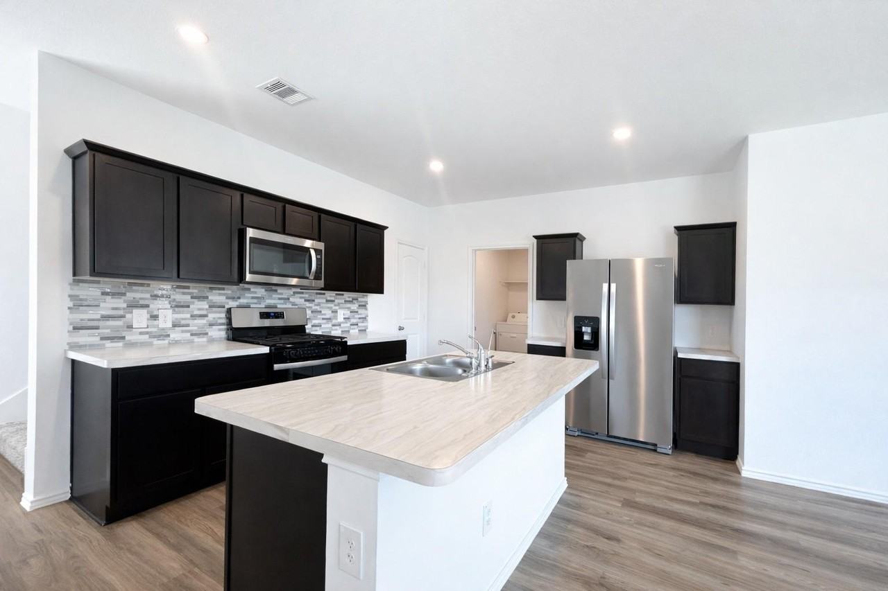 1739 Royal Rim Dr - Photo 5 of 20