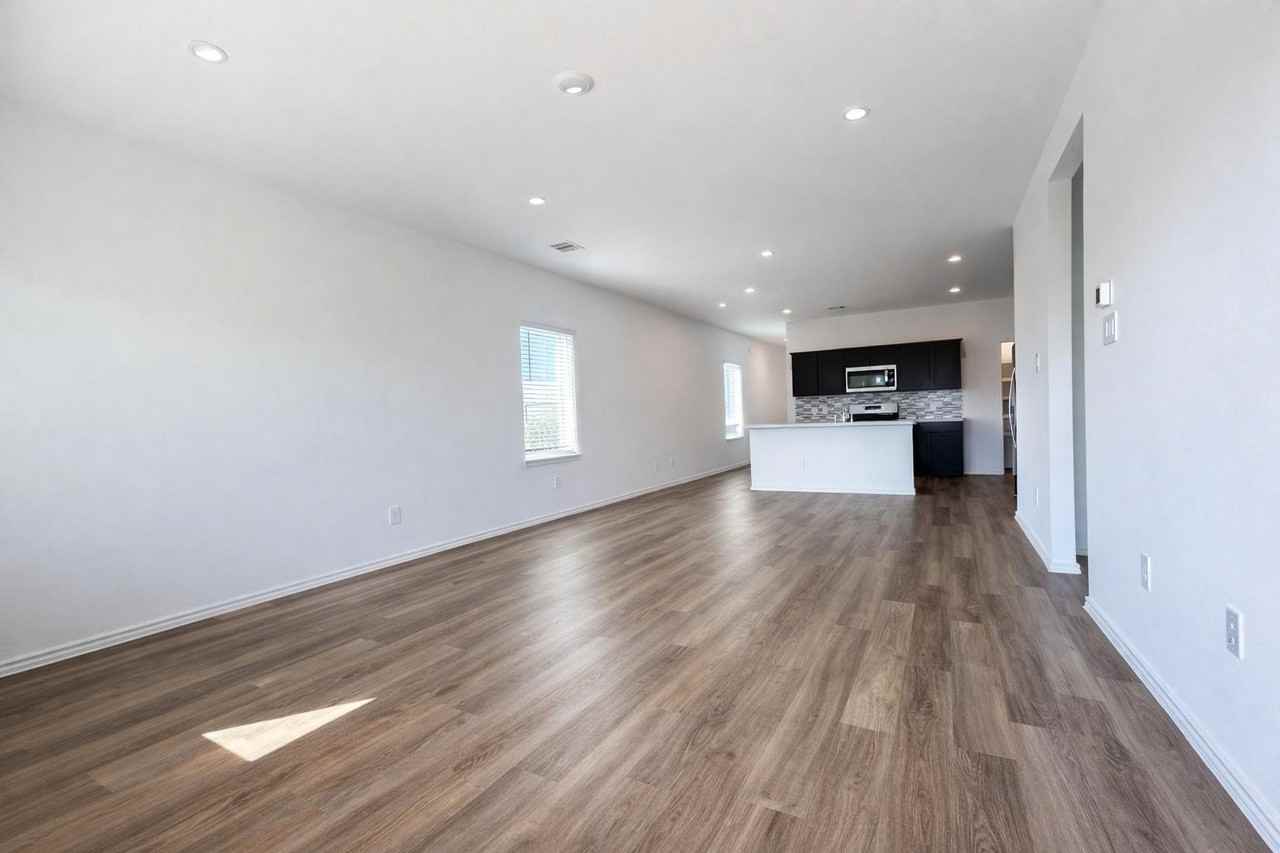 1739 Royal Rim Dr - Photo 7 of 20