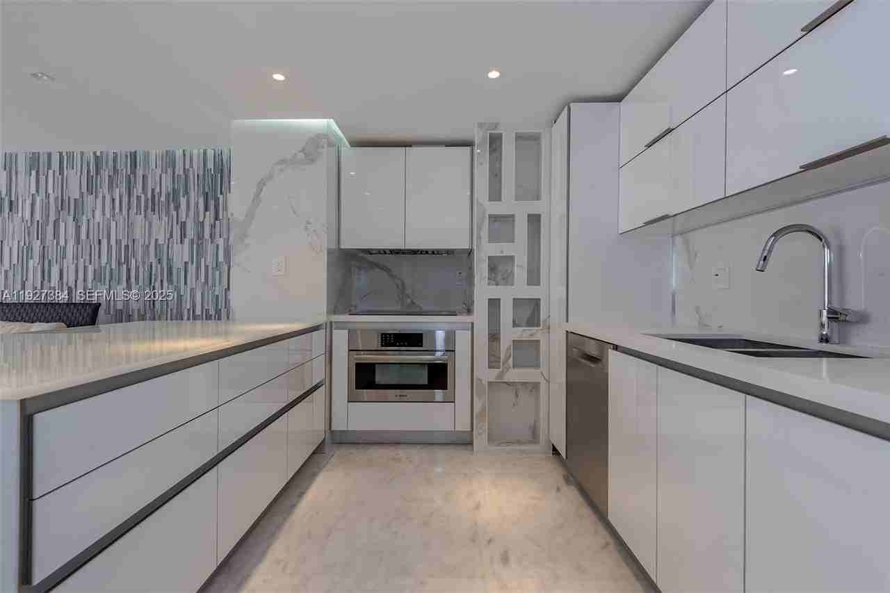 6423 Collins Ave ##304 - Photo 2 of 13