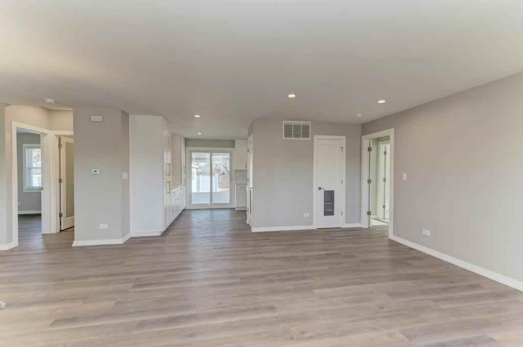 935 Elmwood Ln - Photo 2 of 42