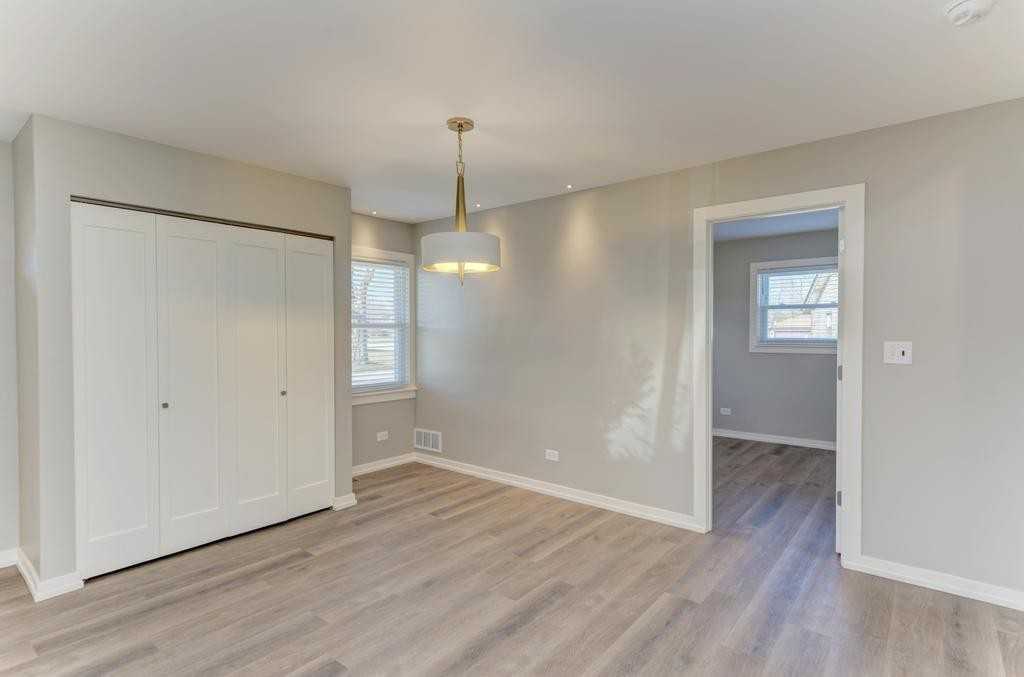 935 Elmwood Ln - Photo 6 of 42