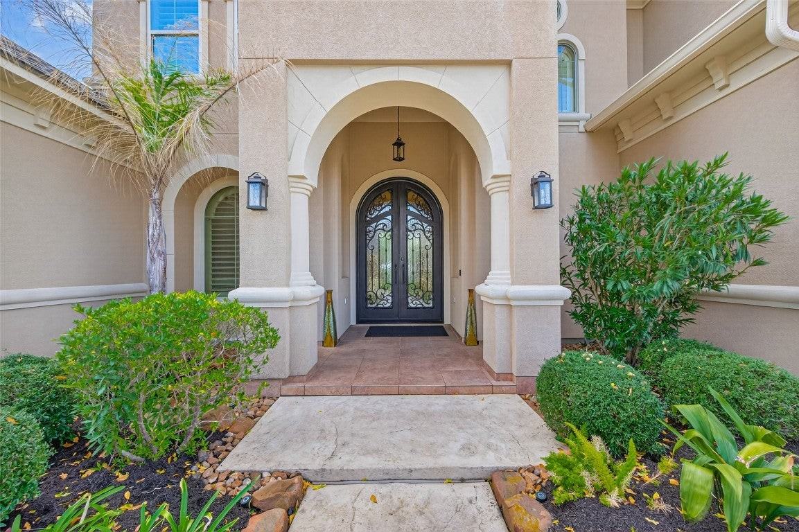 7414 Dayhill Dr - Photo 3 of 50