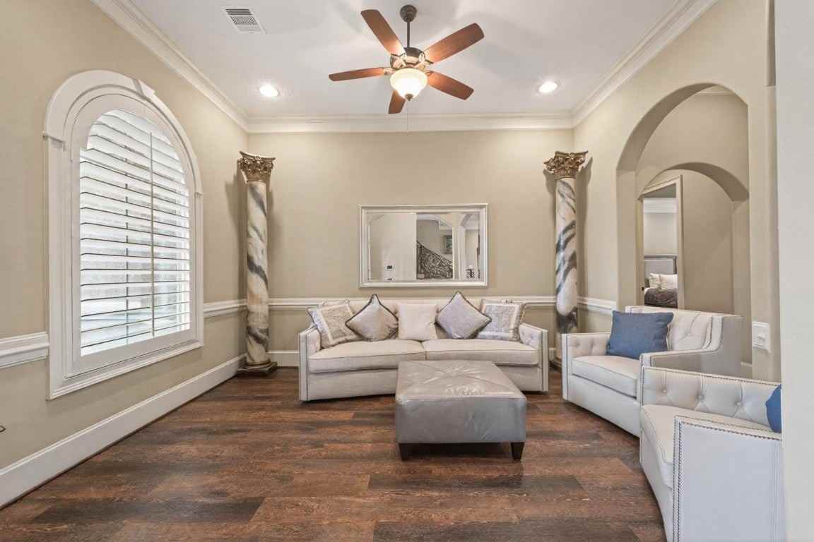 7414 Dayhill Dr - Photo 5 of 50