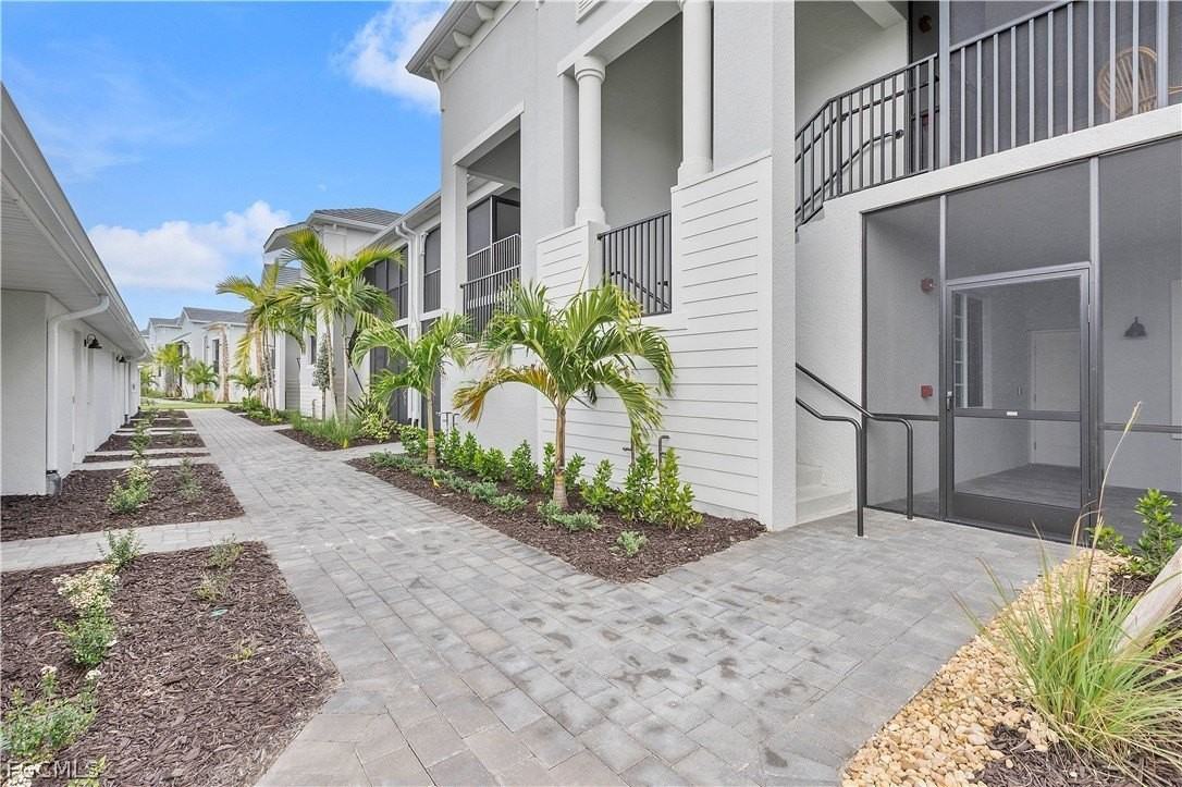 15265 Green Acres Ave Unit 214 - Photo 5 of 47