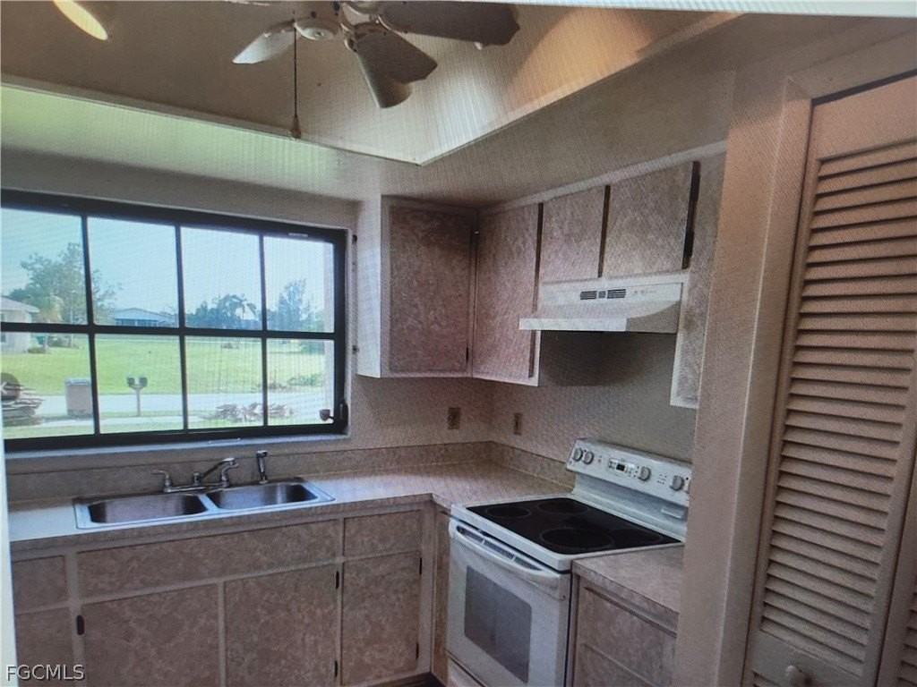 609 Se 8th St - Photo 2 of 4