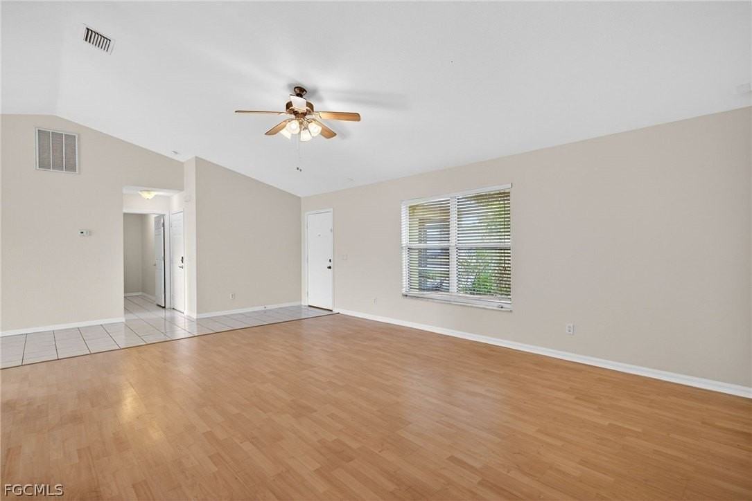 1023 Se 18th Ave - Photo 3 of 25