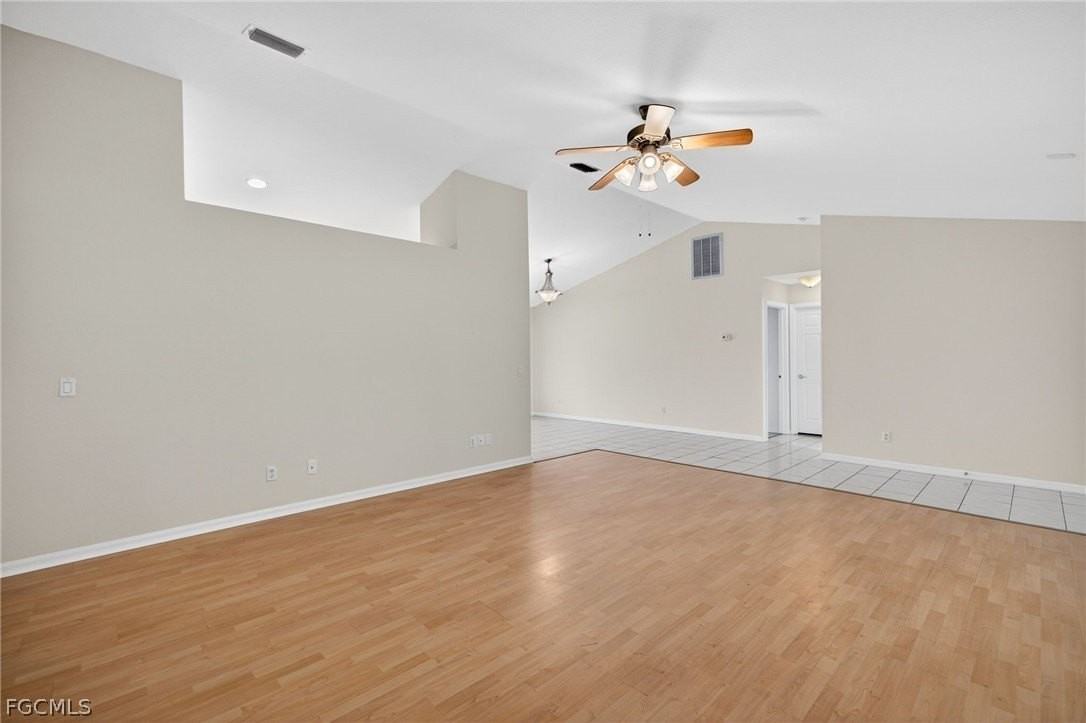 1023 Se 18th Ave - Photo 4 of 25