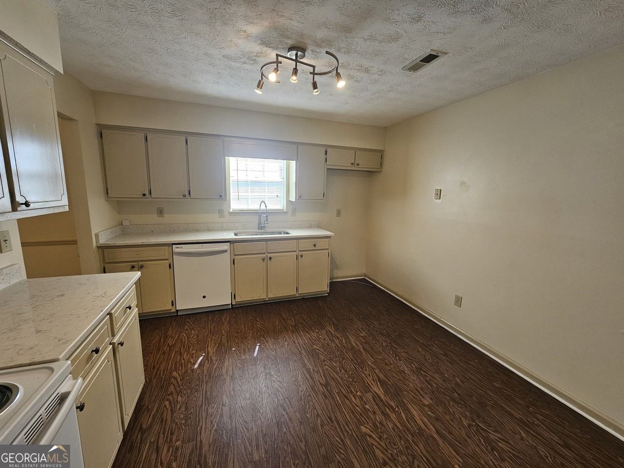 144 Braelinn Ct - Photo 3 of 20