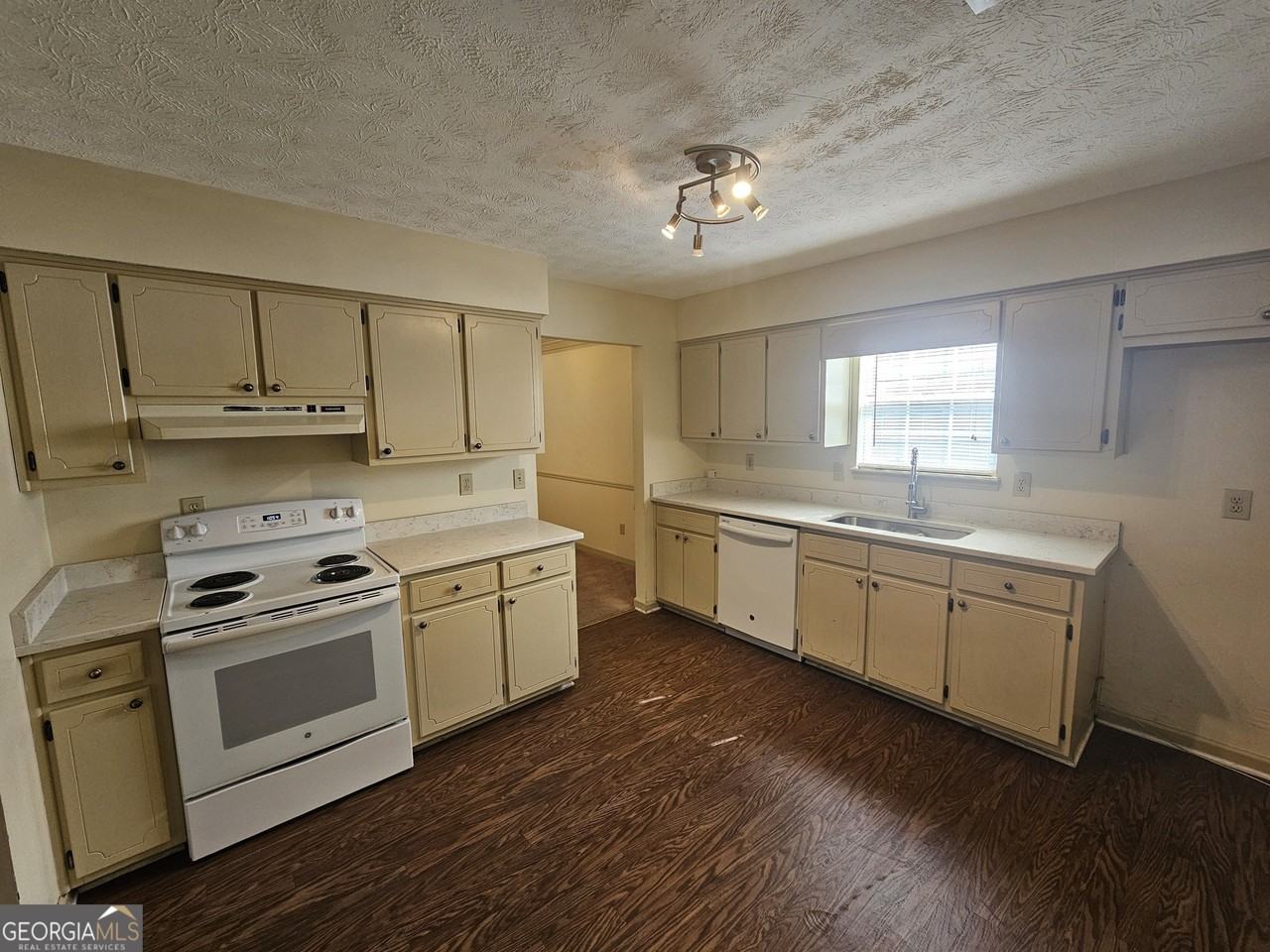 144 Braelinn Ct - Photo 4 of 20