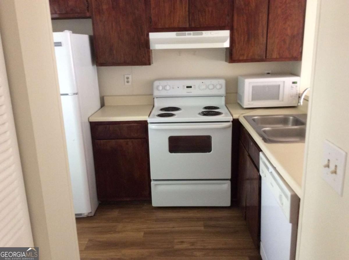 200 Sheraton Ct - Photo 2 of 17