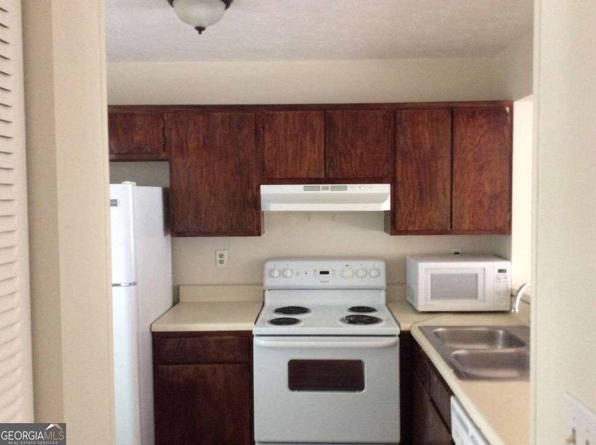 200 Sheraton Ct - Photo 3 of 17