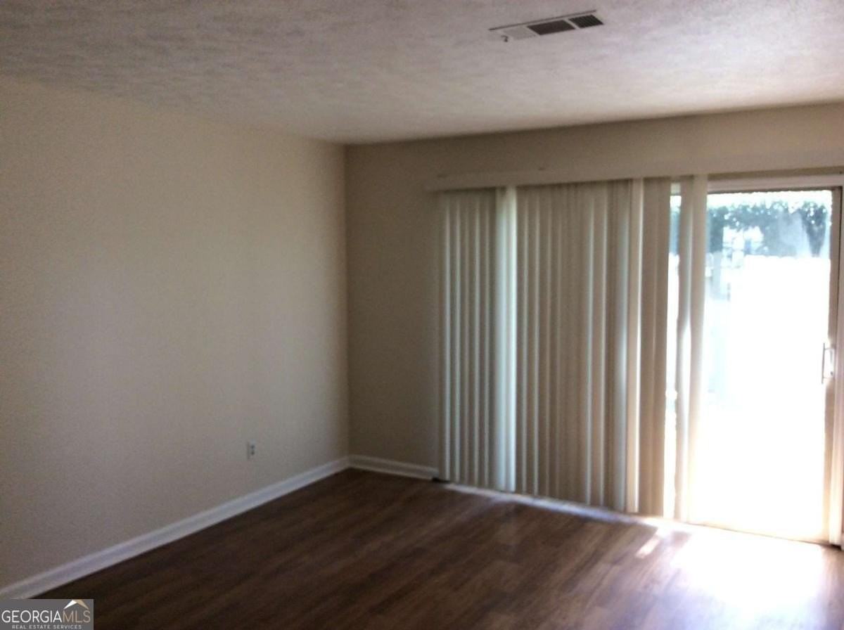 200 Sheraton Ct - Photo 6 of 17