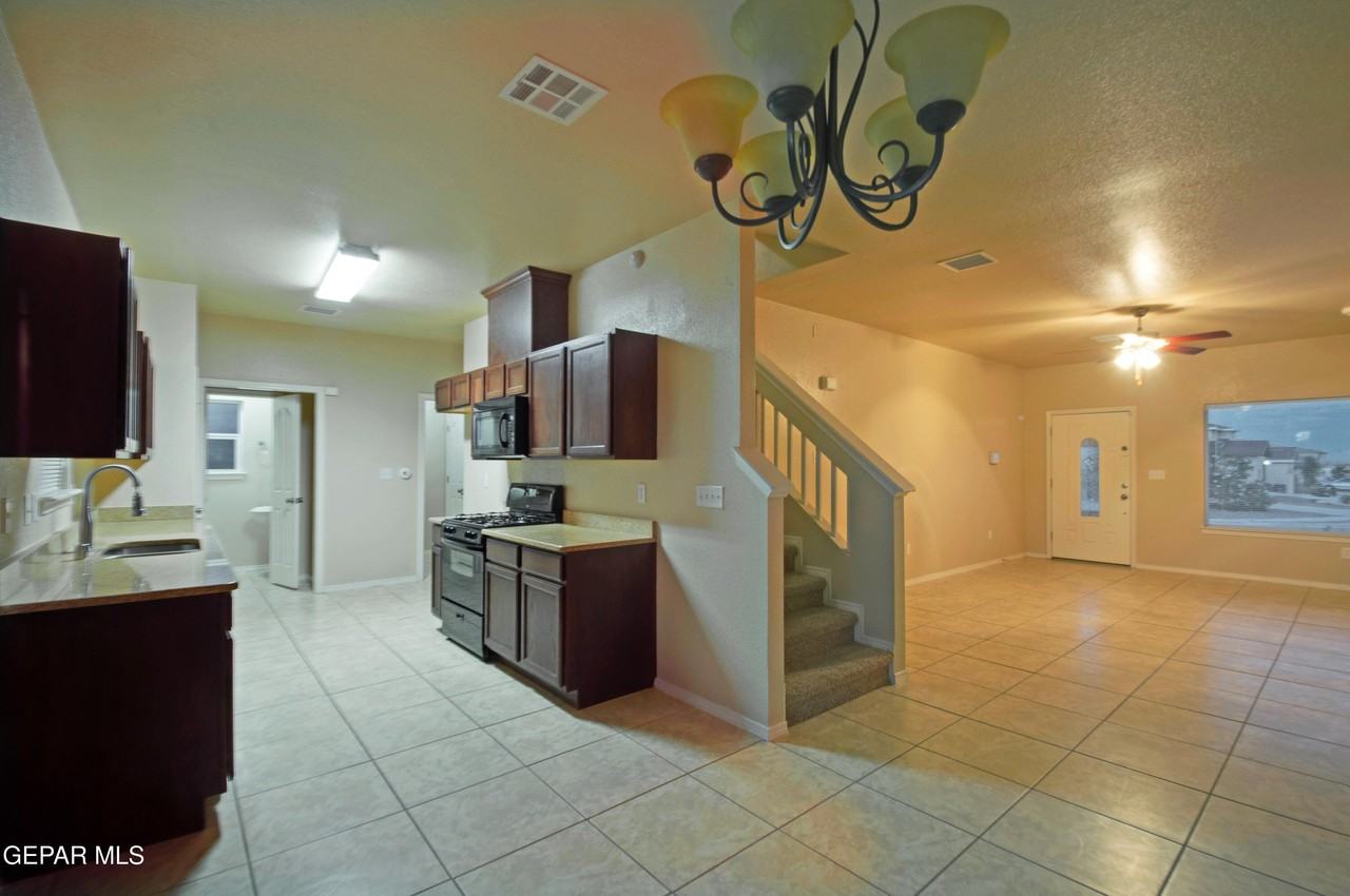 11103 Redstone Cove Dr - Photo 3 of 19