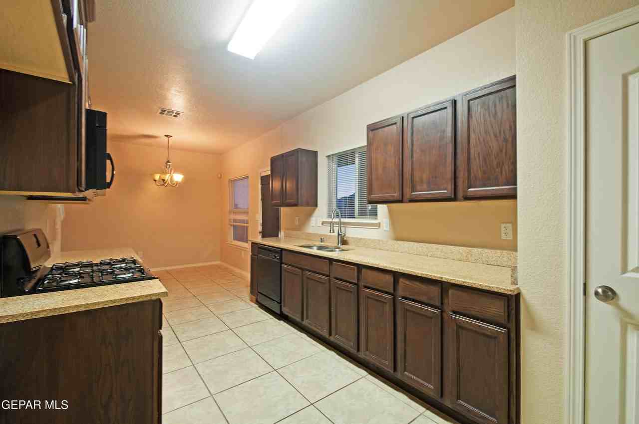 11103 Redstone Cove Dr - Photo 6 of 19