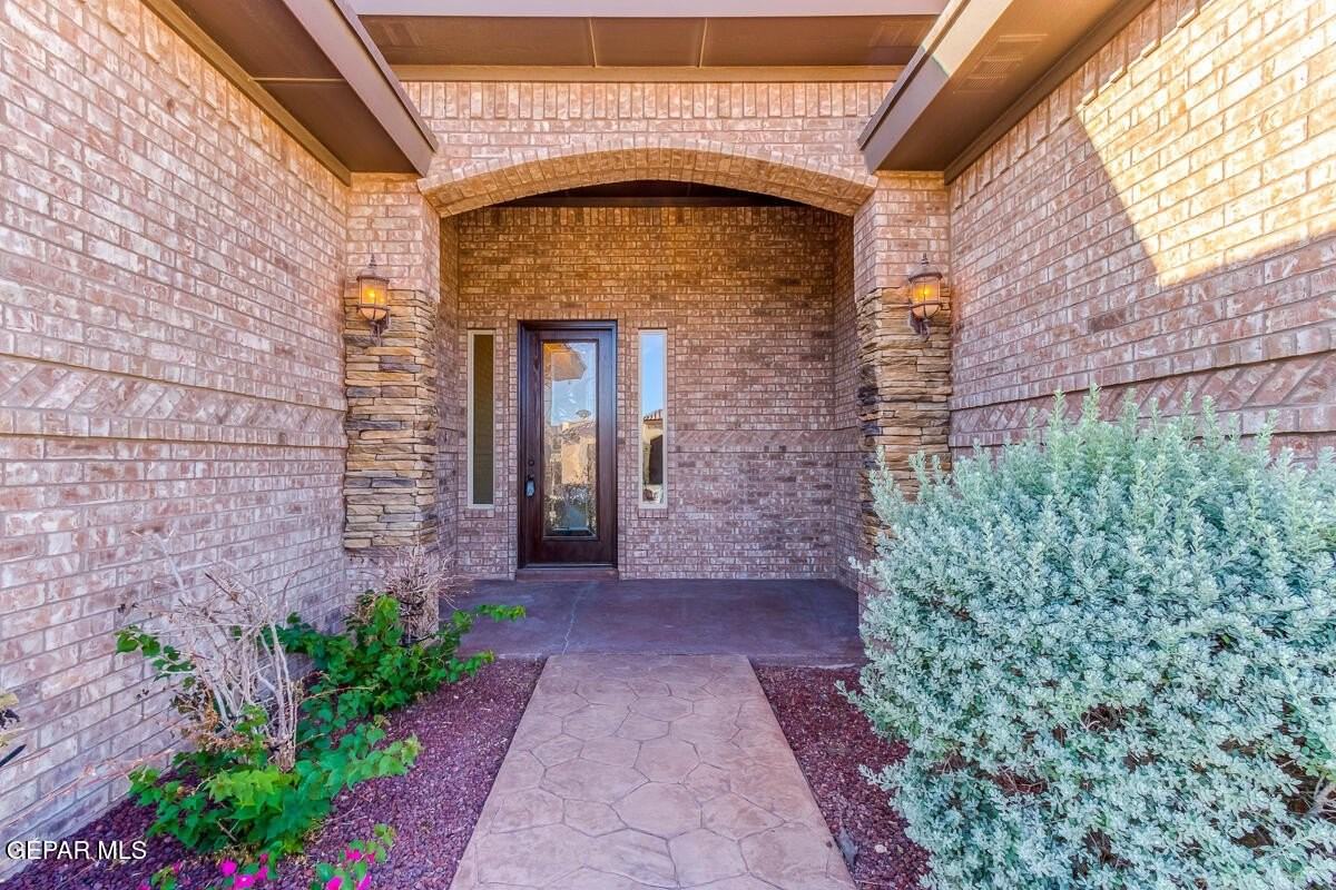 14213 Meadow Lk - Photo 2 of 29