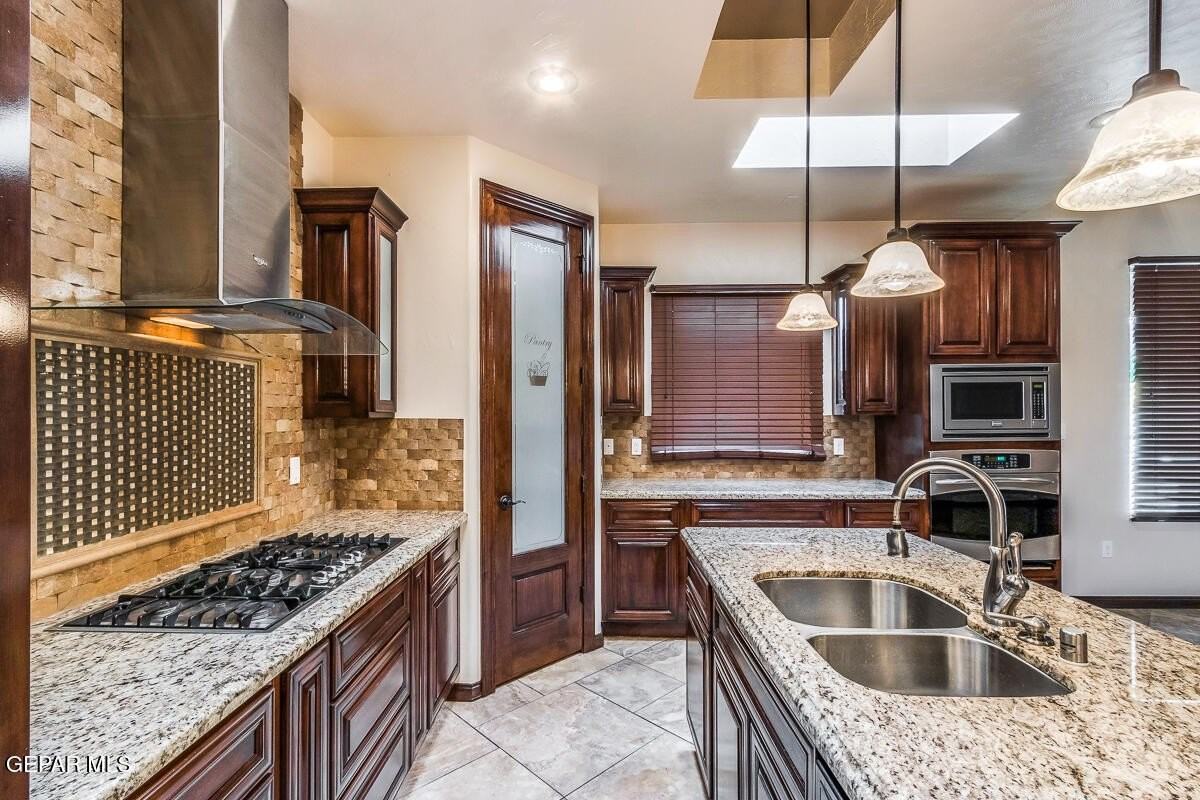 14213 Meadow Lk - Photo 7 of 29