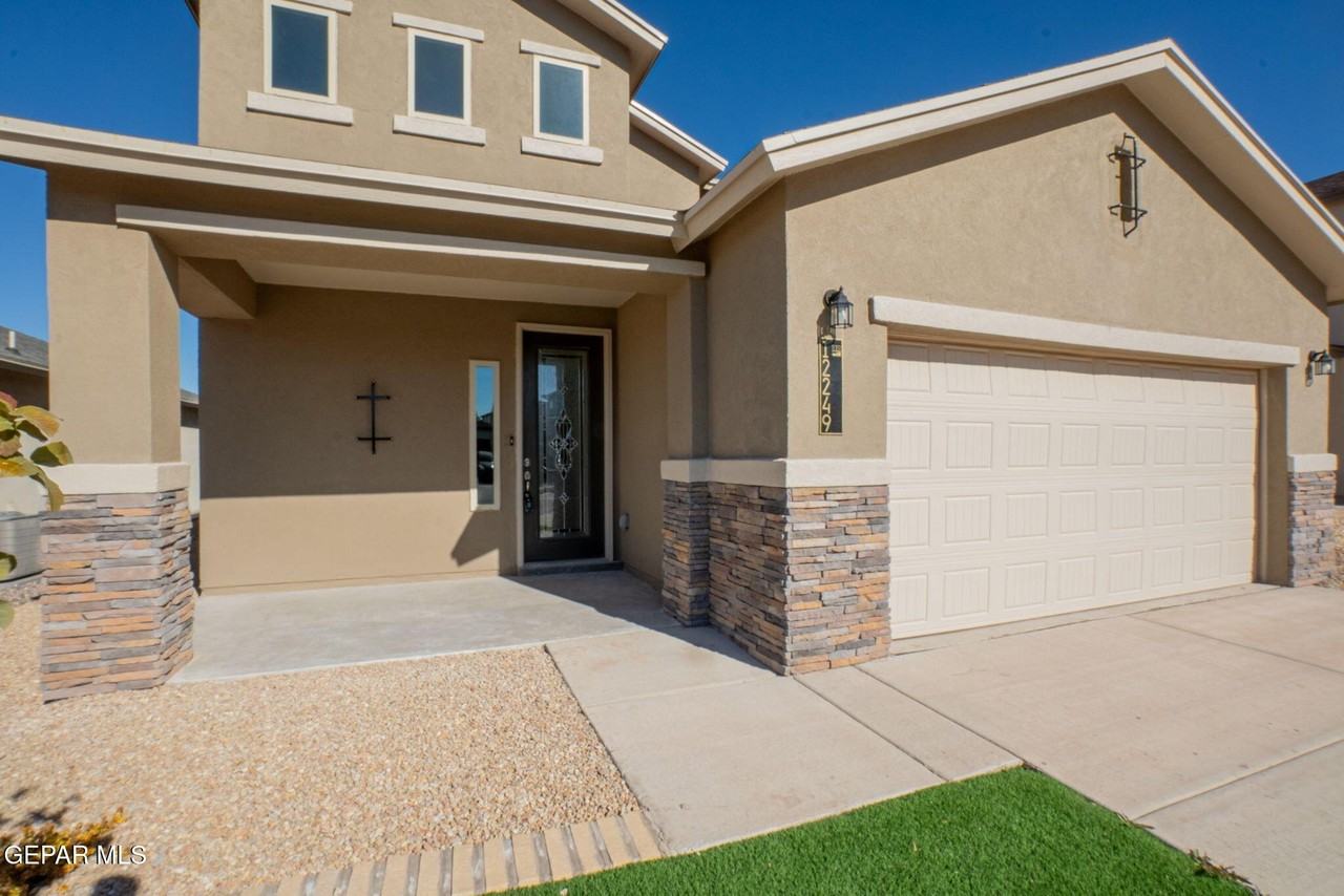 12249 Desert Sea Ct - Photo 2 of 20